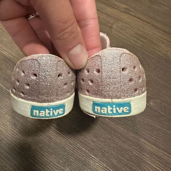 Natives pink glitter rubber washable slip on kids 7 shoes - Picture 5 of 6